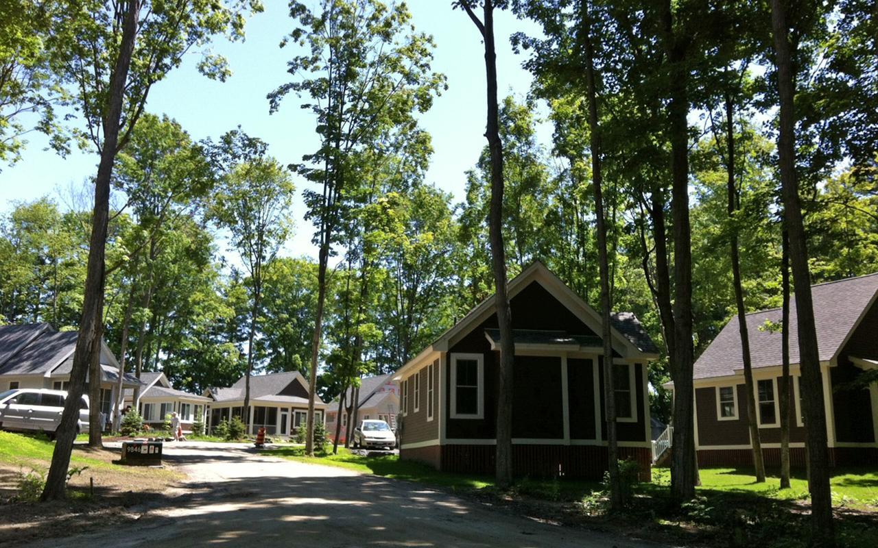 Sandbanks Summer Village Cottages Cherry Valley Екстериор снимка