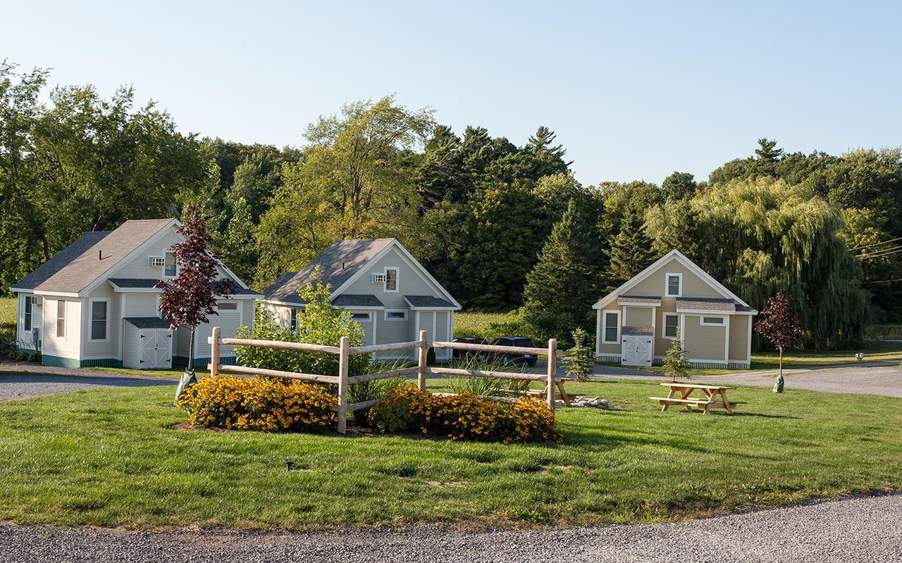 Sandbanks Summer Village Cottages Cherry Valley Екстериор снимка