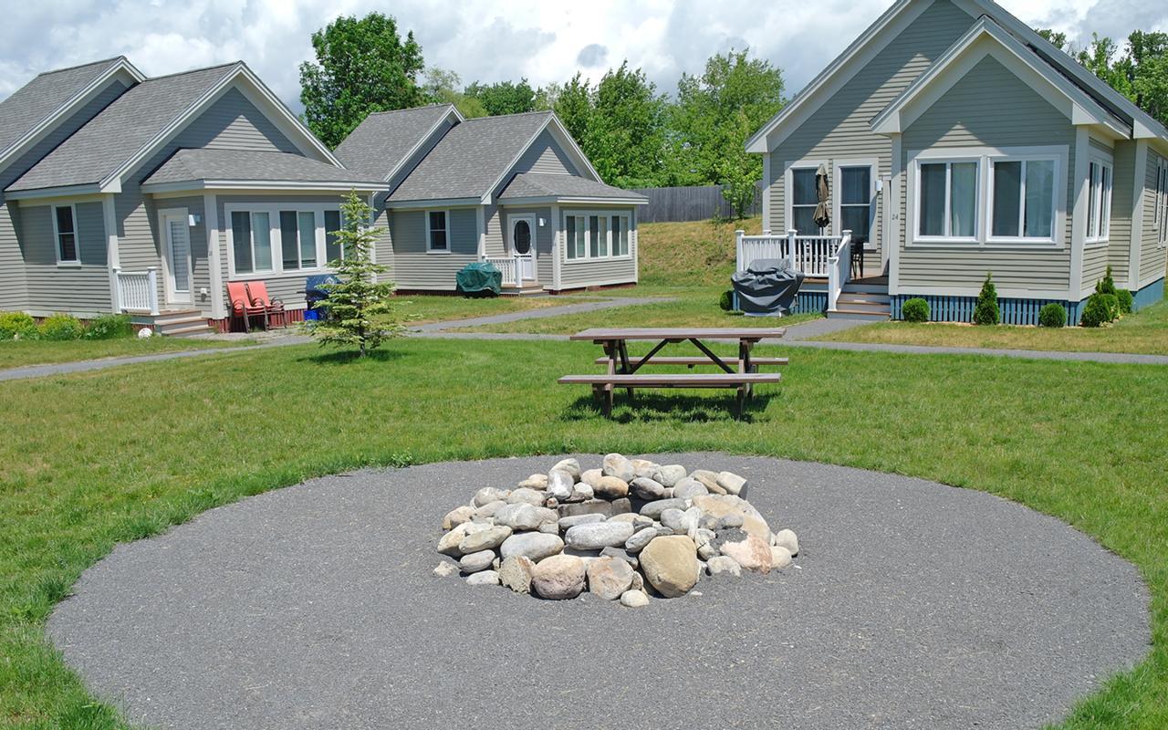 Sandbanks Summer Village Cottages Cherry Valley Екстериор снимка