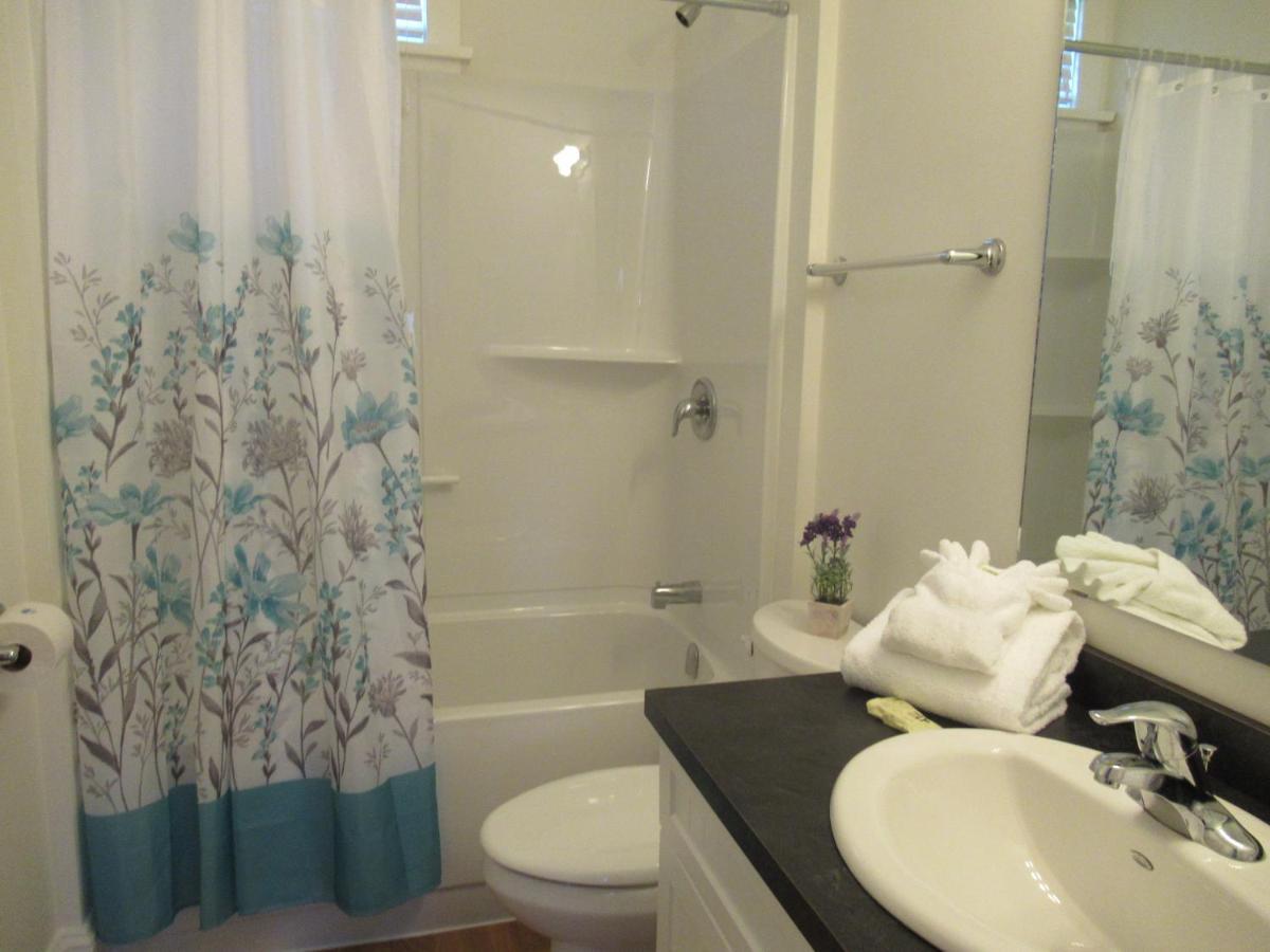 Sandbanks Summer Village Cottages Cherry Valley Екстериор снимка